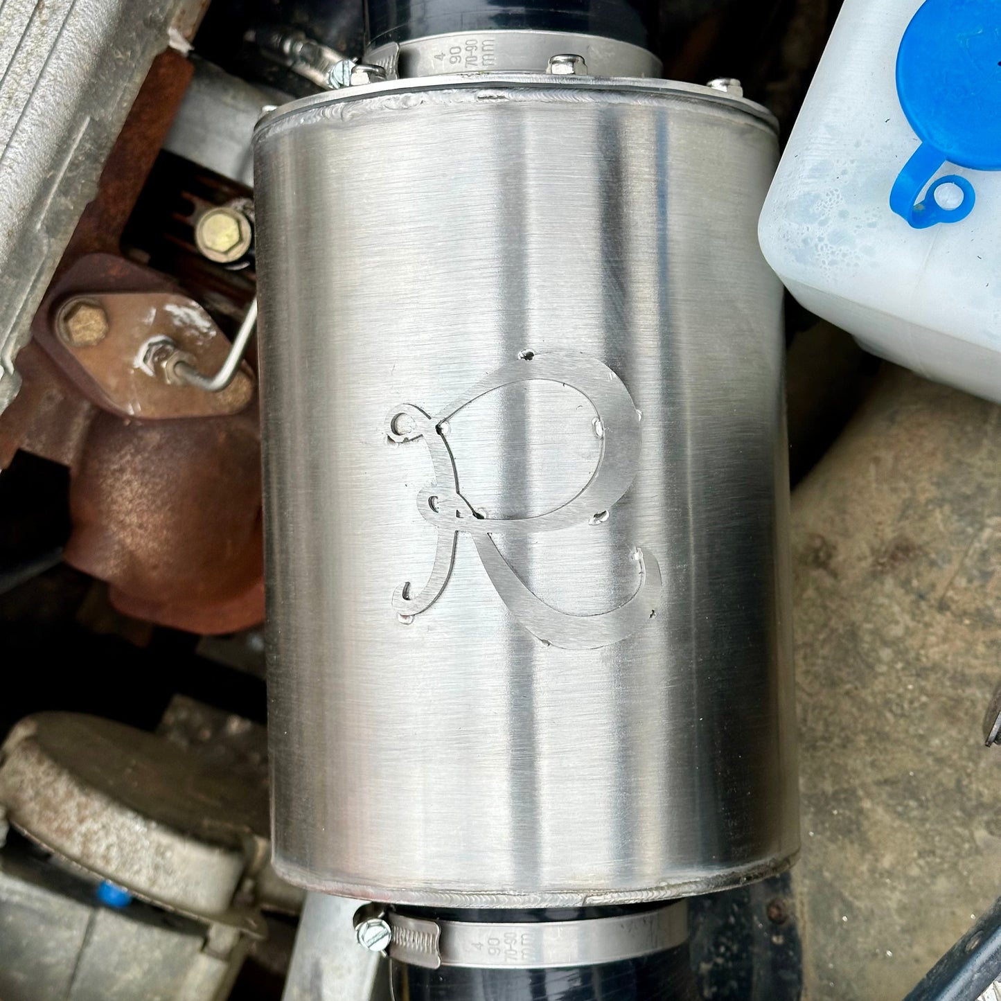 Off-road vehicle engine bay with premium airbox upgrade for enhanced performance