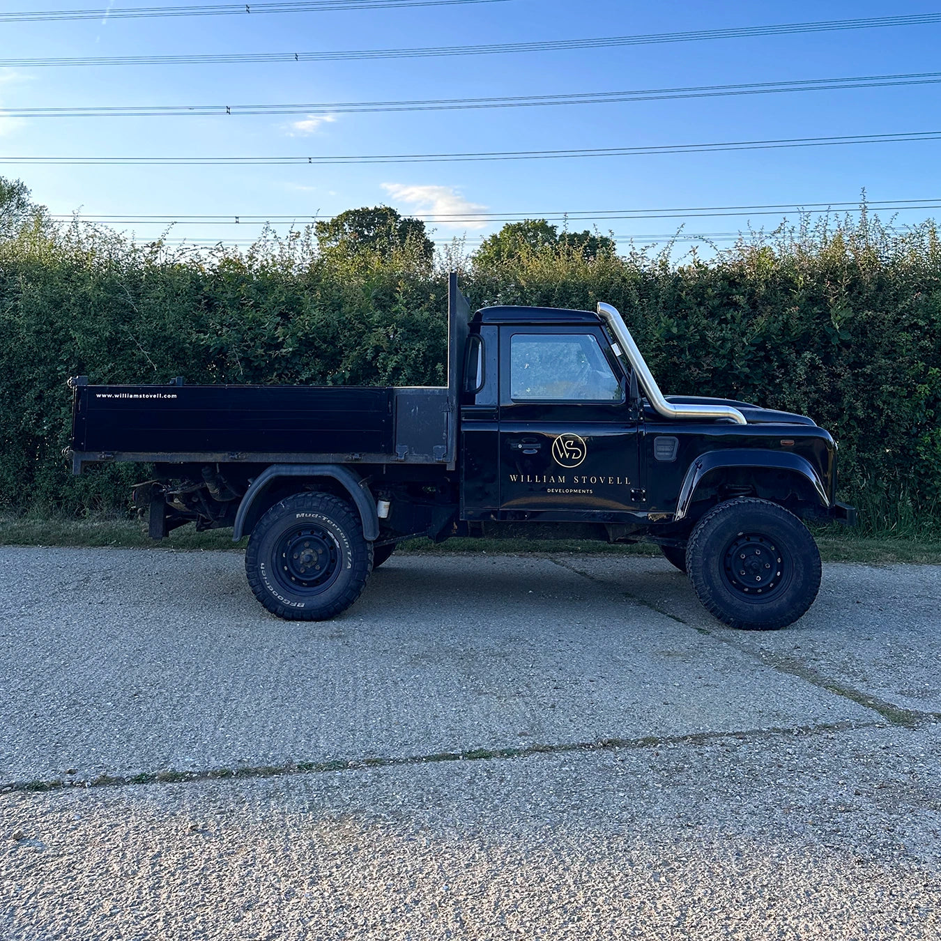 side view of Landrover Defender with stainless steel Snorkle Kit installed top entry
