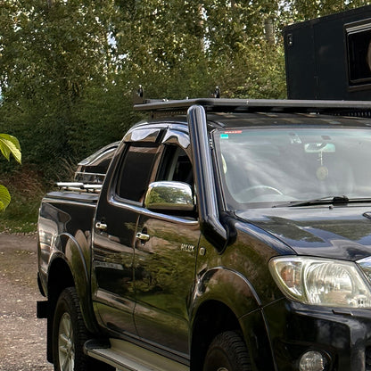 close view of gloss black stainless steel snorkle fitted to Toyota Mk6 hilux 